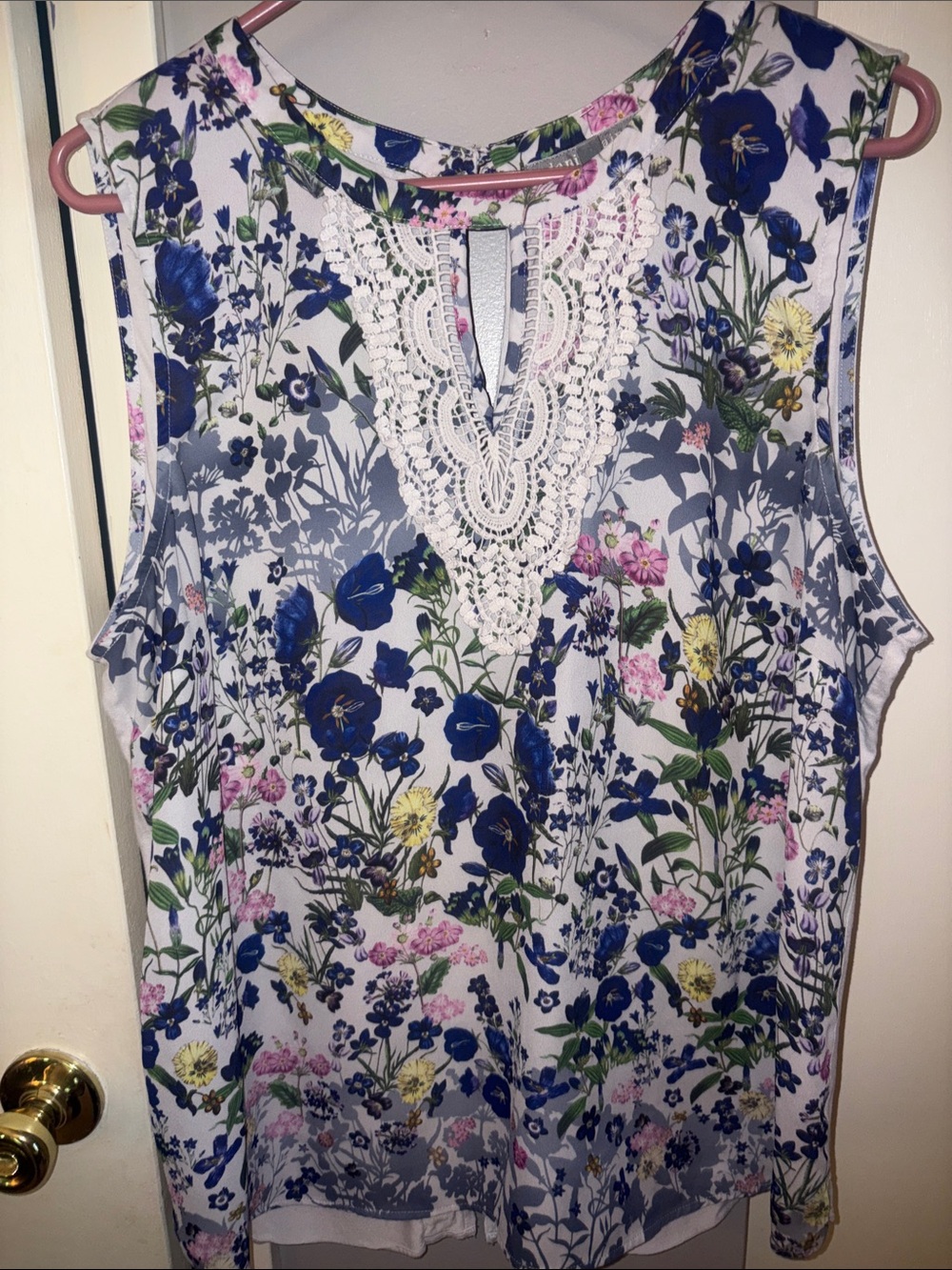 Daniel Rainn White Floral Crochet-Trim Sleeveless Tank